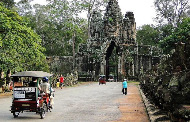 Angkor Wat Small Tour