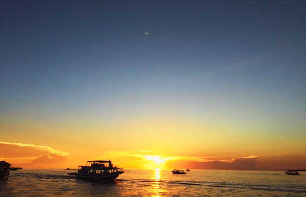 Boat sunset at Kompong Khleang floating village