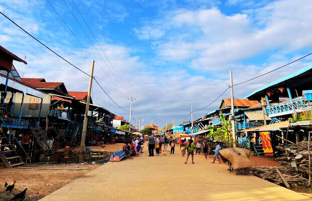 Walking along Kampong Phluk floating village